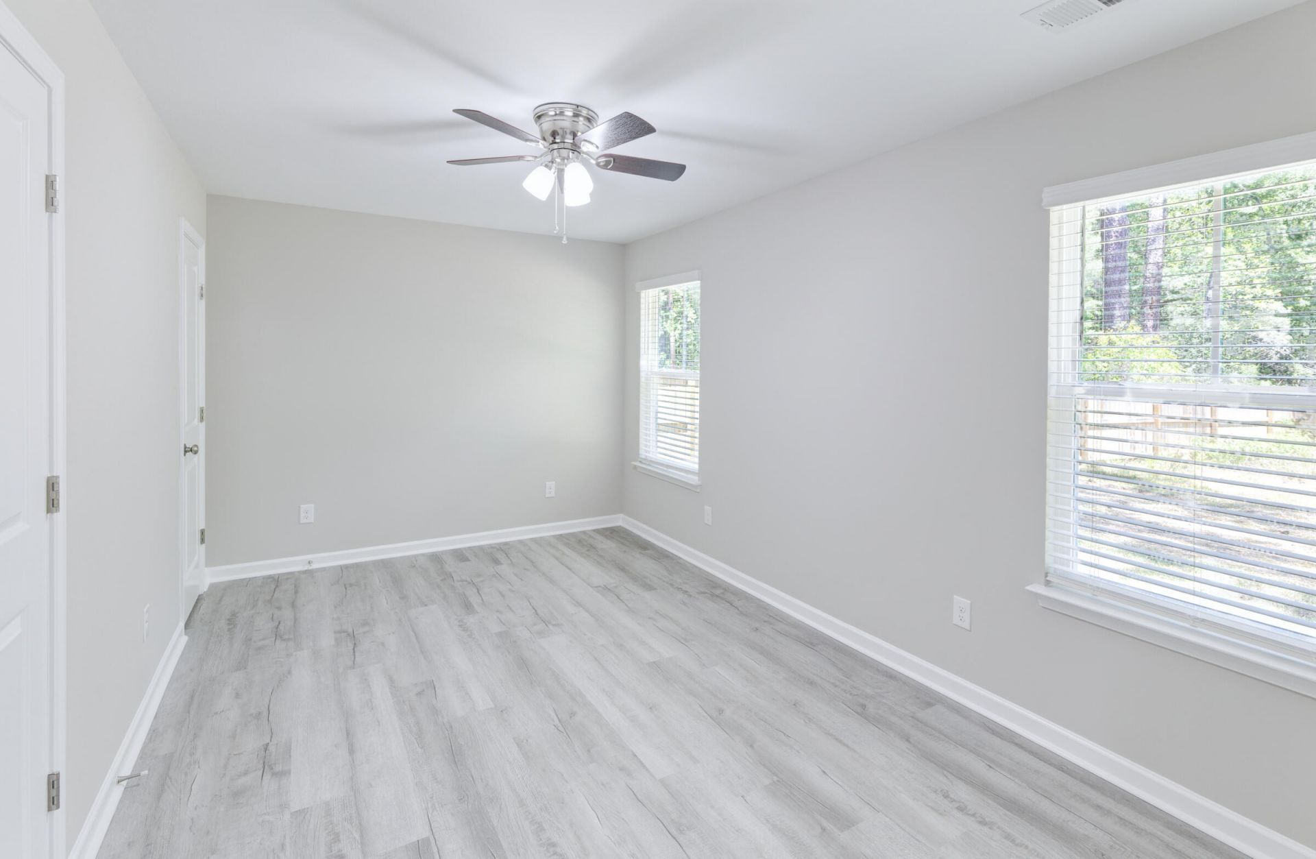 207 Woodlawn Street Photo 39