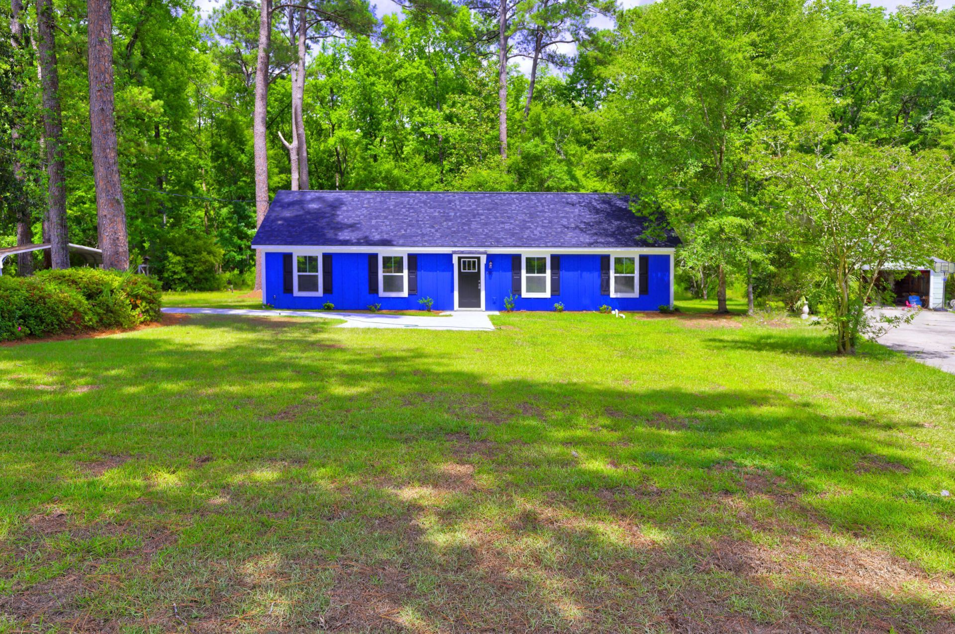 207 Woodlawn Street Photo 4