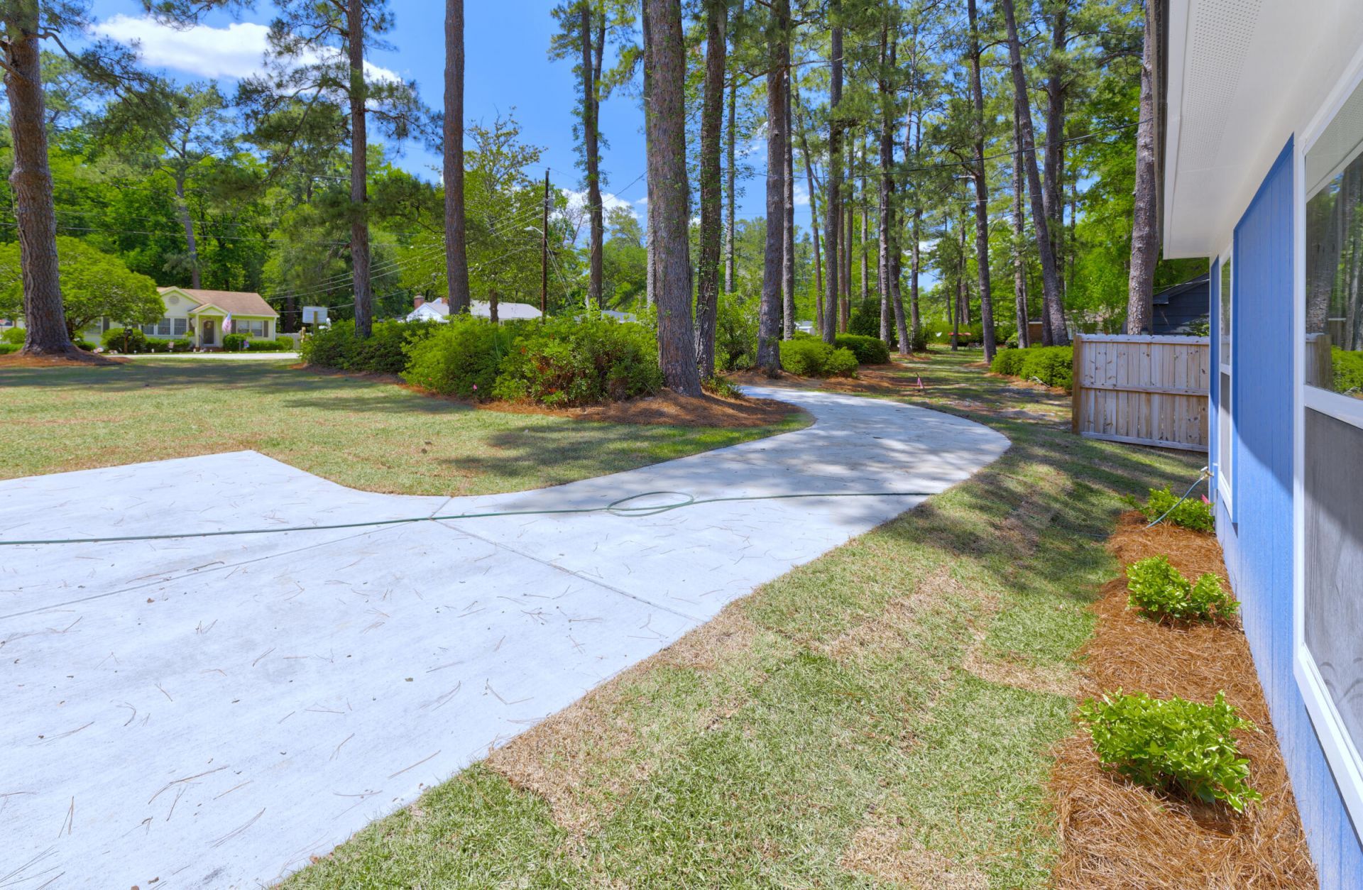 207 Woodlawn Street Photo 5