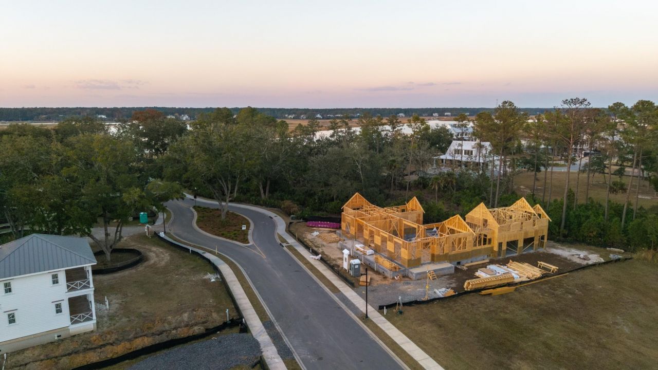 809 Roddin Street Photo 75