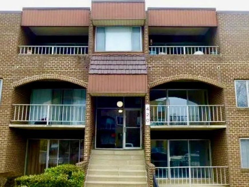 420 Girard Street, Unit 121, Gaithersburg, MD 20877 Main Photo