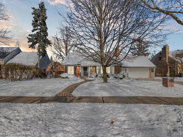 1509 Yorkshire Road, Birmingham, MI 48009