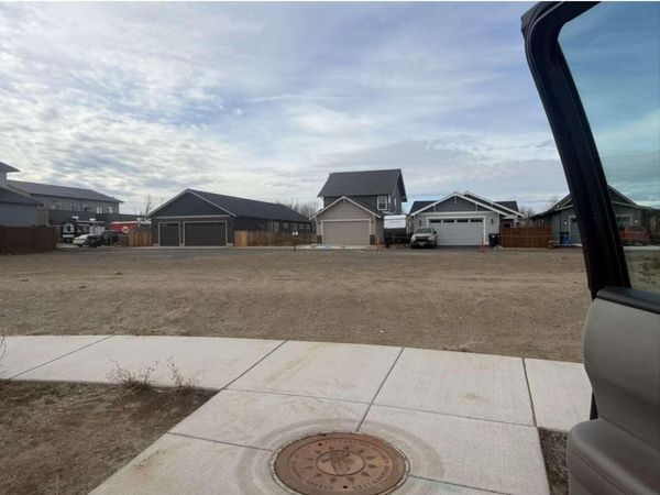 863 NW 18th Court, Unit 117, Redmond, OR 97756