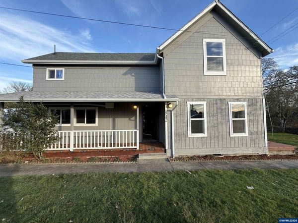 842 E St, Independence, OR 97351