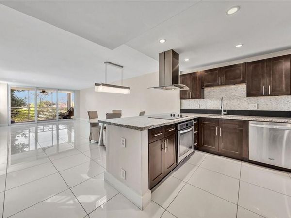 3520 Oaks Way, Unit 306, Pompano Beach, FL 33069