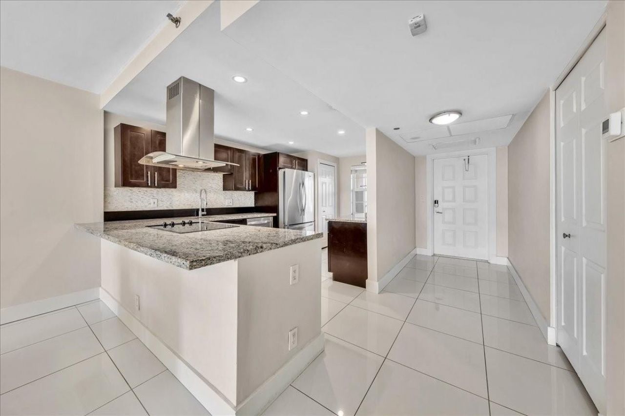 3520 Oaks Way, Unit 306, Pompano Beach, FL 33069 Photo