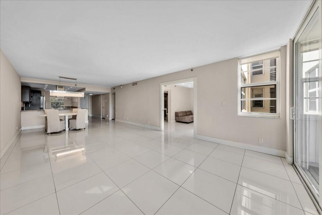 3520 Oaks Way, Unit 306, Pompano Beach, FL 33069 Photo