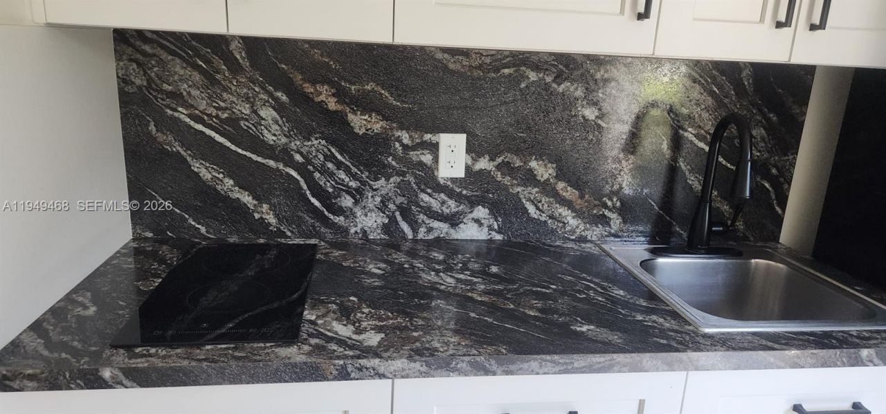 6265 SW 31st St, Unit b, Miami, FL 33155 Photo