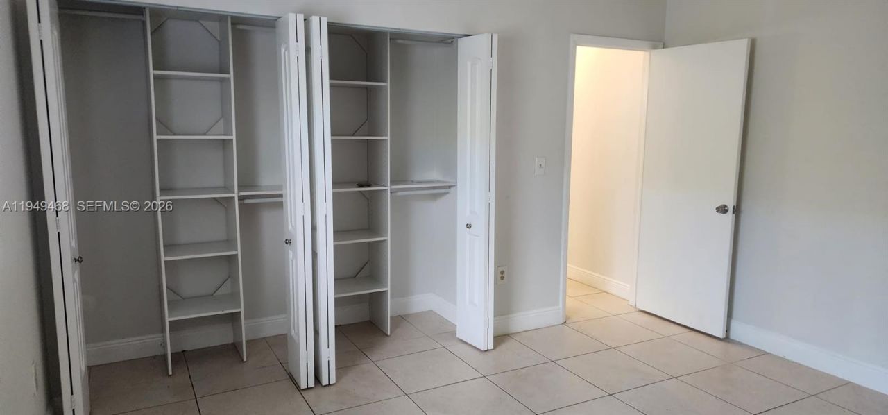 6265 SW 31st St, Unit b, Miami, FL 33155 Photo