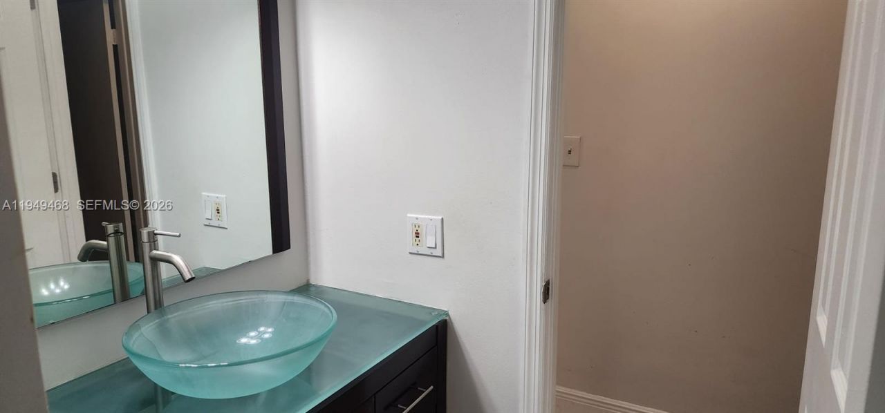 6265 SW 31st St, Unit b, Miami, FL 33155 Photo