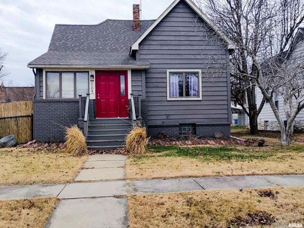 105 W Callie Street, Sesser, IL 62884