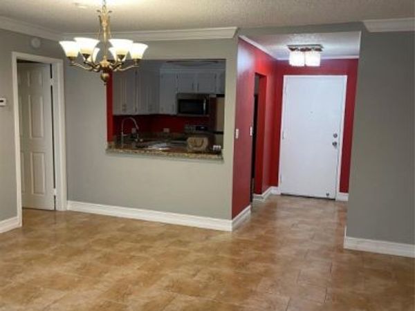 4848 NW 24th Ct, Unit 110, Lauderdale Lakes, FL 33313