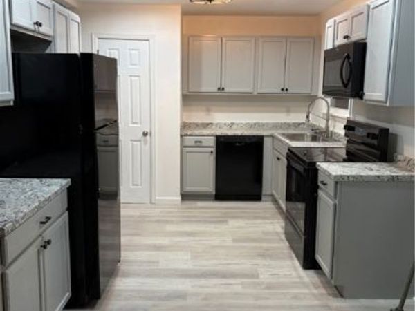 221 W Kelly Avenue, Hampton, VA 23663