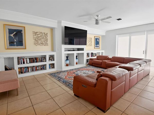 15826 NW 11th St, Pembroke Pines, FL 33028