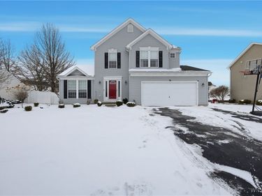 14 Park Walk Lane, Lancaster, NY 14086