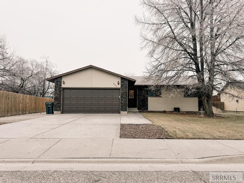 884 Buckboard Lane, Idaho Falls, ID 83402 Main Photo