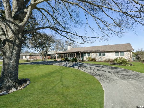 1033 E Live Oak, Schertz, TX 78154