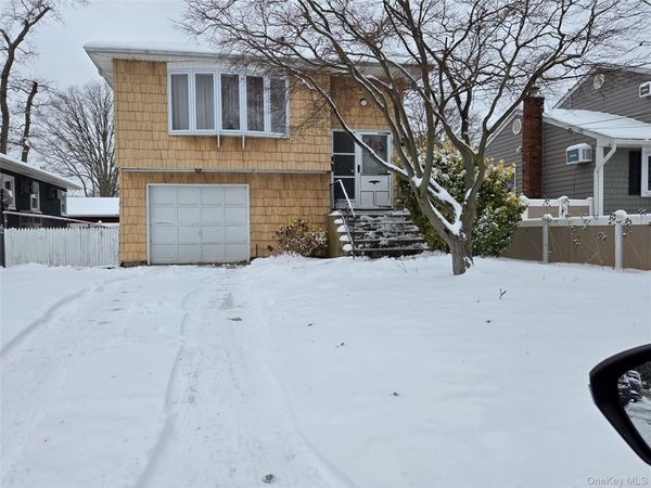 715 McCall Avenue , West Islip, NY 11795