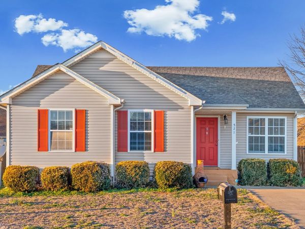 521 Oakmont Dr, Clarksville, TN 37042