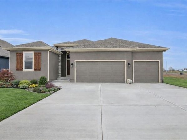 19326 Skyview Lane, Spring Hill, KS 66083