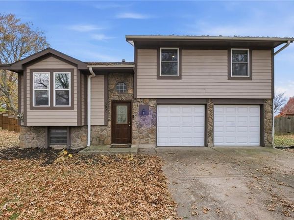 302 SE Flagstone Drive, Lee's Summit, MO 64063