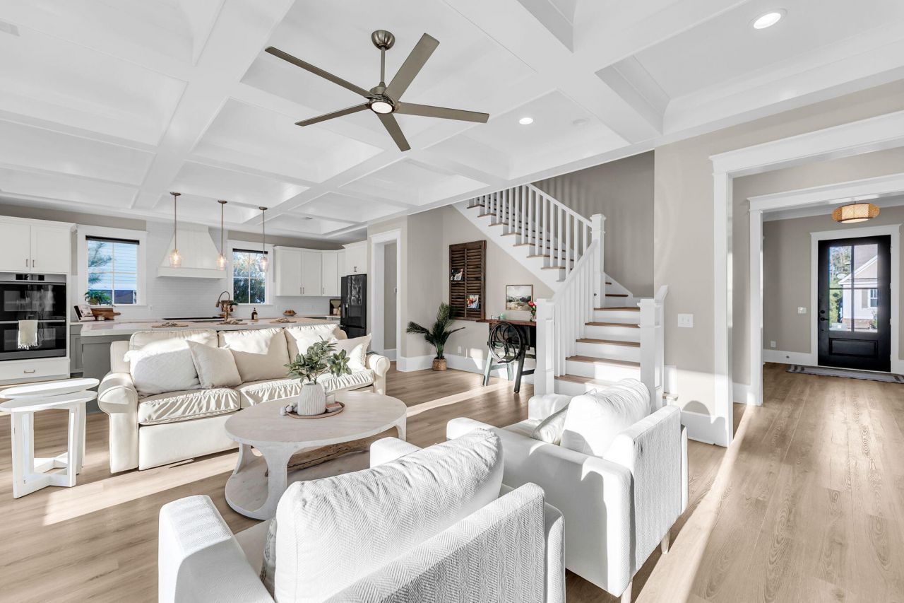 3555 Holmgren Street Photo 10