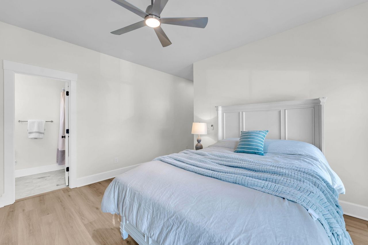 3555 Holmgren Street Photo 34