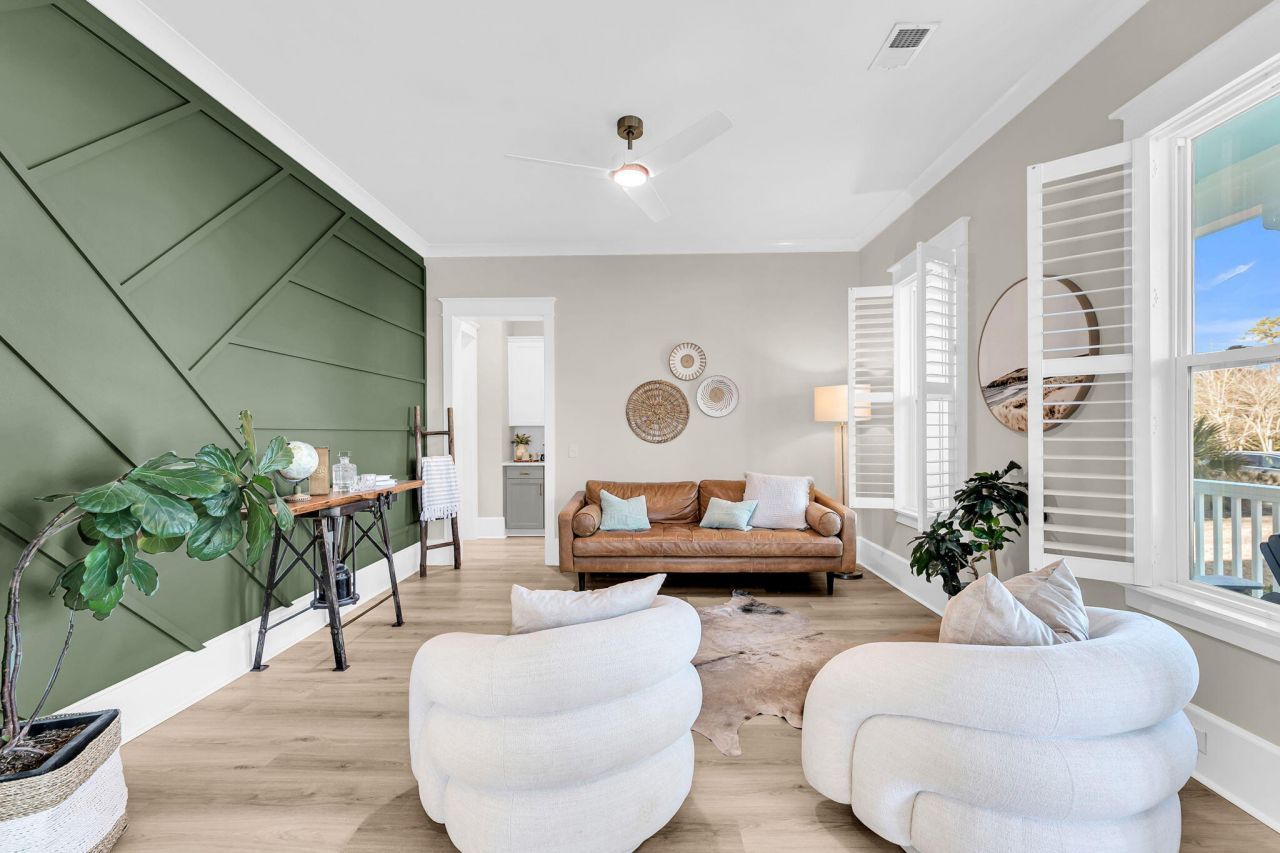 3555 Holmgren Street Photo 4