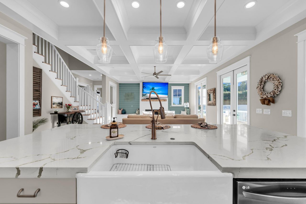 3555 Holmgren Street Photo 6