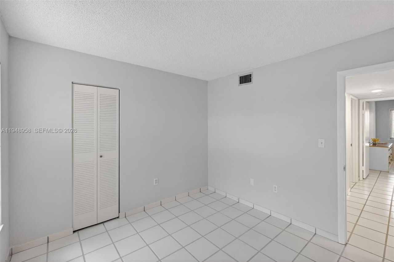 9937 NW 9th St. Cir., Unit 13-19, Miami, FL 33172 Photo