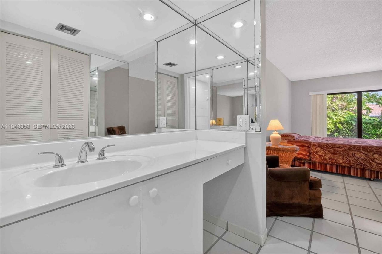 9937 NW 9th St. Cir., Unit 13-19, Miami, FL 33172 Photo