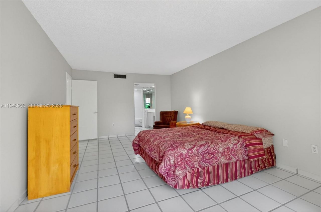 9937 NW 9th St. Cir., Unit 13-19, Miami, FL 33172 Photo