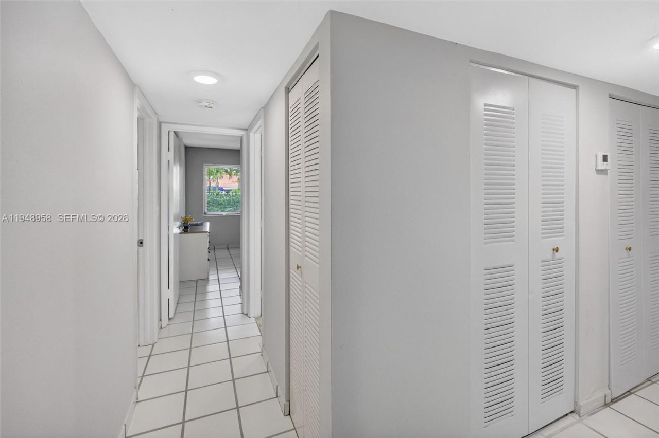 9937 NW 9th St. Cir., Unit 13-19, Miami, FL 33172 Photo