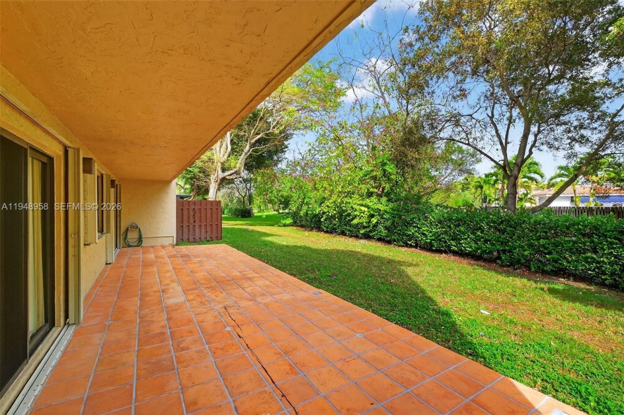 9937 NW 9th St. Cir., Unit 13-19, Miami, FL 33172 Photo