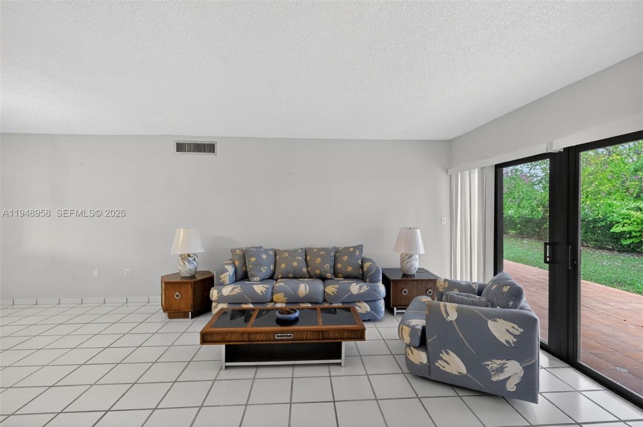 9937 NW 9th St. Cir., Unit 13-19, Miami, FL 33172 Photo