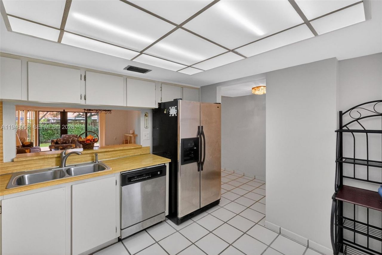 9937 NW 9th St. Cir., Unit 13-19, Miami, FL 33172 Photo