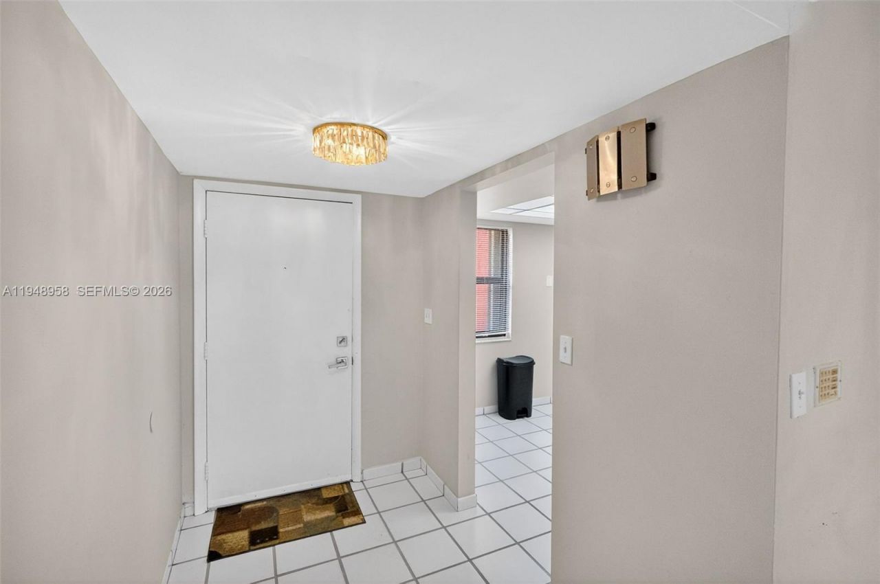 9937 NW 9th St. Cir., Unit 13-19, Miami, FL 33172 Photo