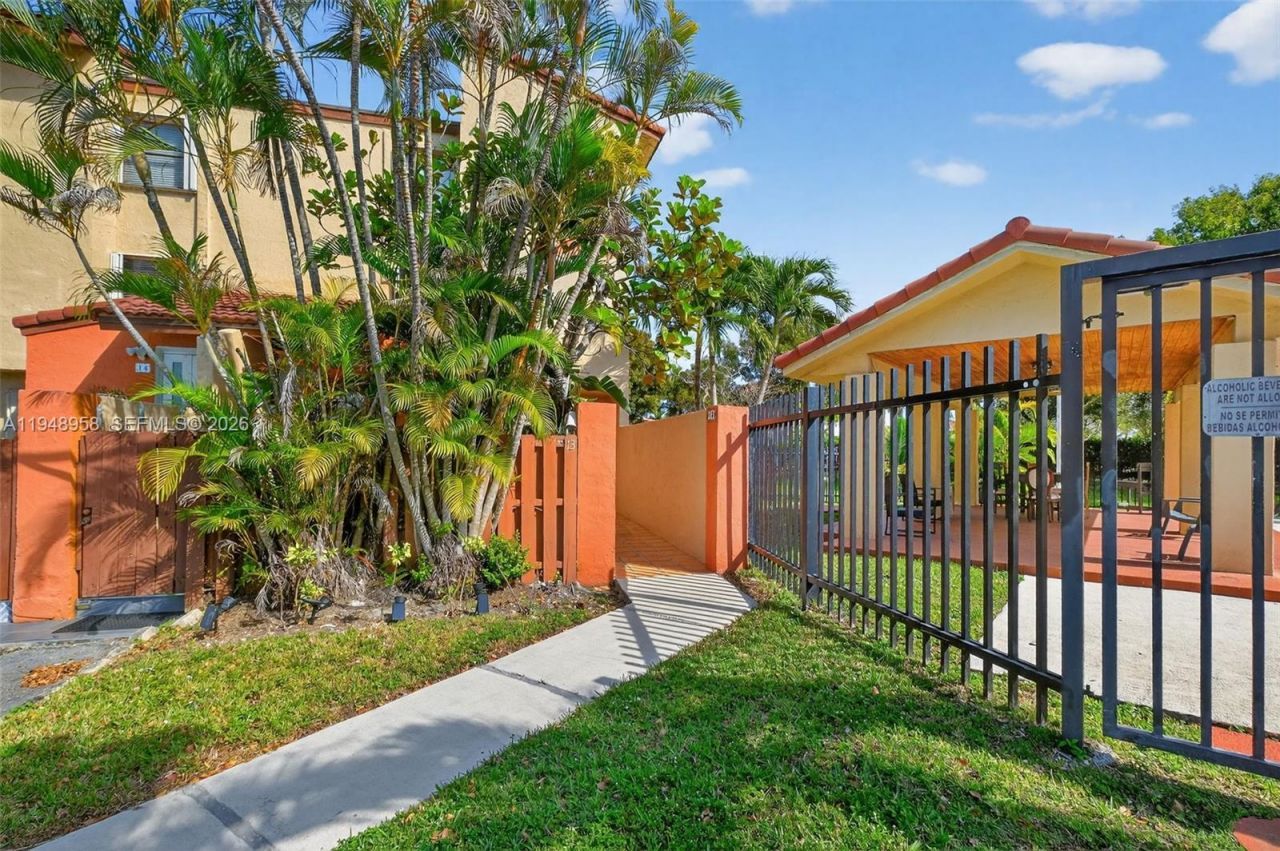 9937 NW 9th St. Cir. , Unit 13-19, Miami, FL 33172 Photo