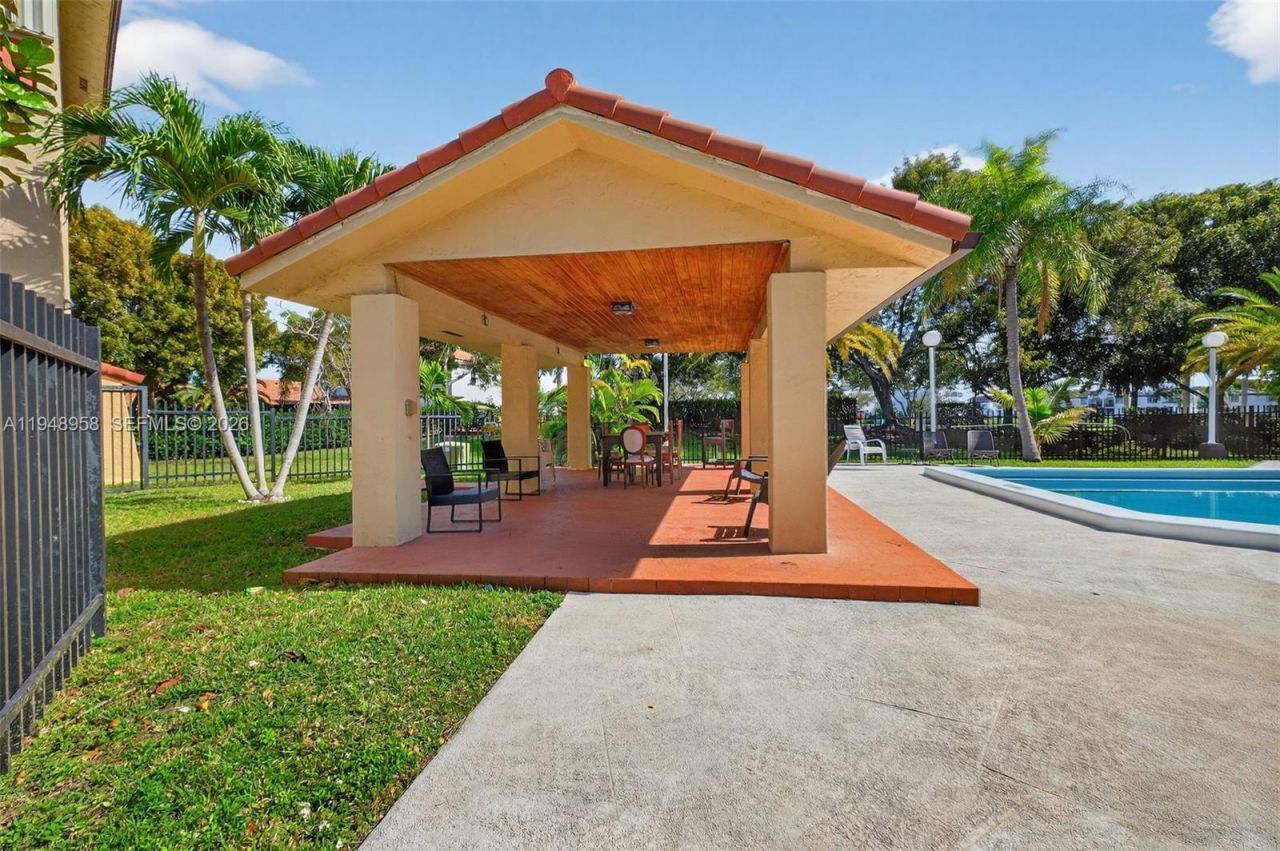 9937 NW 9th St. Cir., Unit 13-19, Miami, FL 33172 Photo