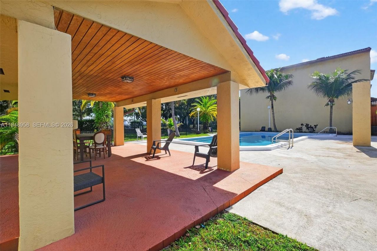 9937 NW 9th St. Cir., Unit 13-19, Miami, FL 33172 Photo