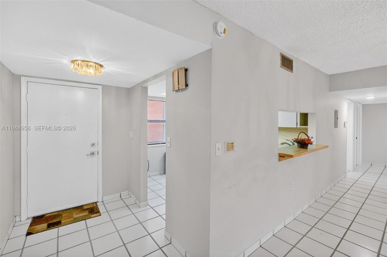 9937 NW 9th St. Cir., Unit 13-19, Miami, FL 33172 Photo