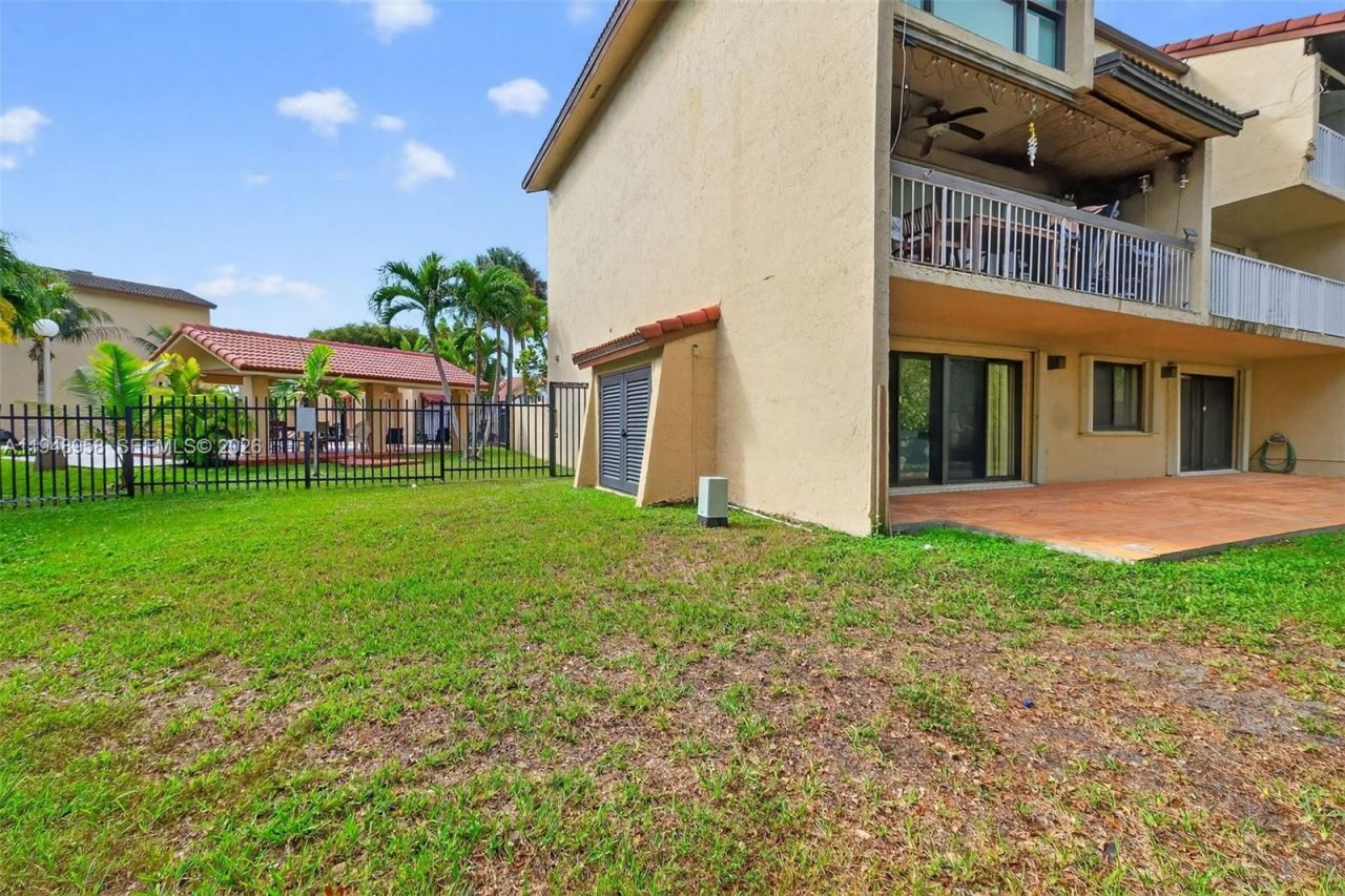 9937 NW 9th St. Cir., Unit 13-19, Miami, FL 33172 Photo