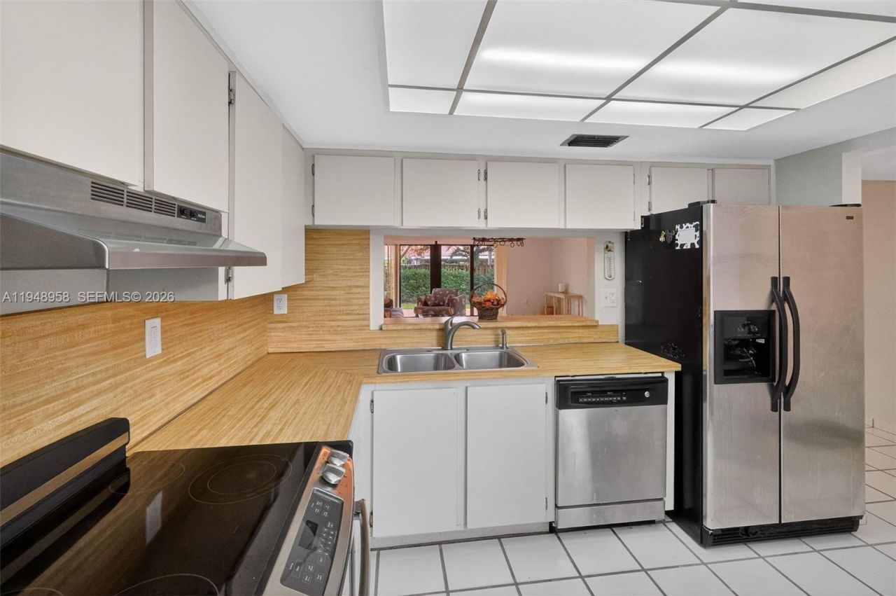 9937 NW 9th St. Cir., Unit 13-19, Miami, FL 33172 Photo