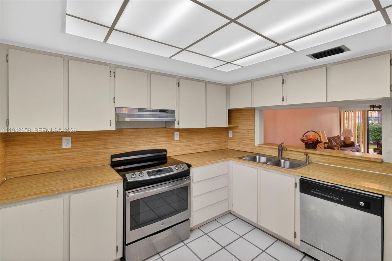 9937 NW 9th St. Cir., Unit 13-19, Miami, FL 33172 Photo