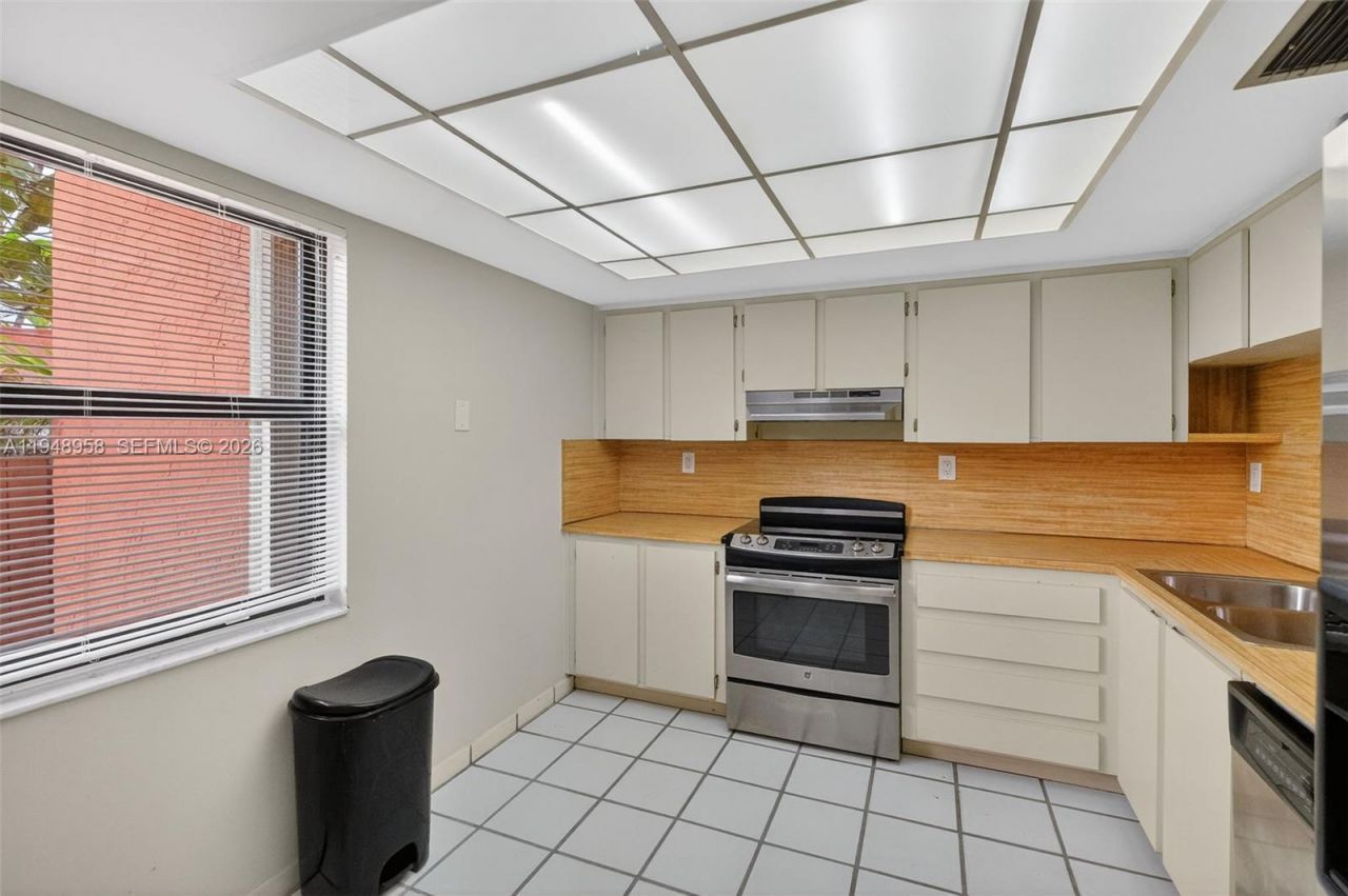 9937 NW 9th St. Cir., Unit 13-19, Miami, FL 33172 Photo