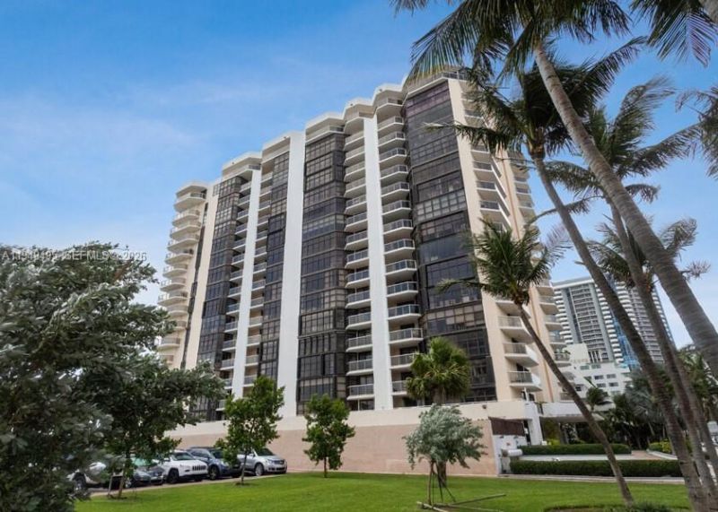 6423 Collins Ave, Unit 809, Miami Beach, FL 33141 Photo