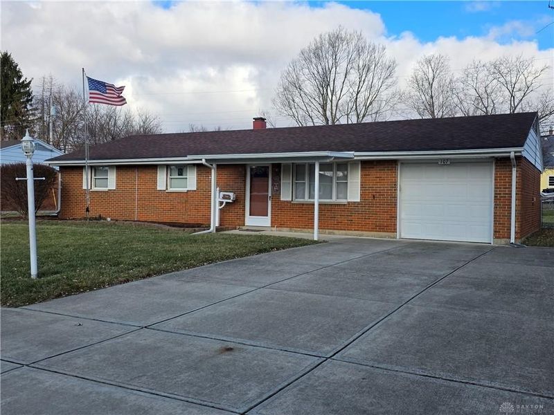 107 Glenada Court, New Lebanon, OH 45345 Photo 4