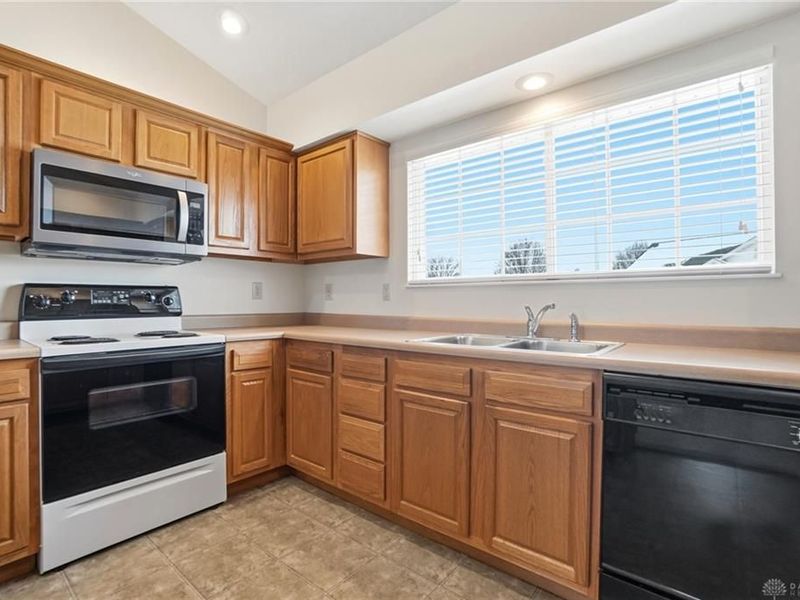 1711 Pinehurst Drive, Springfield, OH 45502 Photo 9