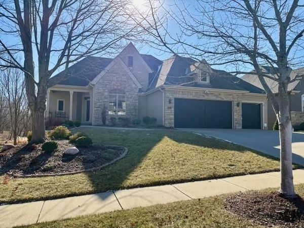 8813 W 160th Street, Overland Park, KS 66083