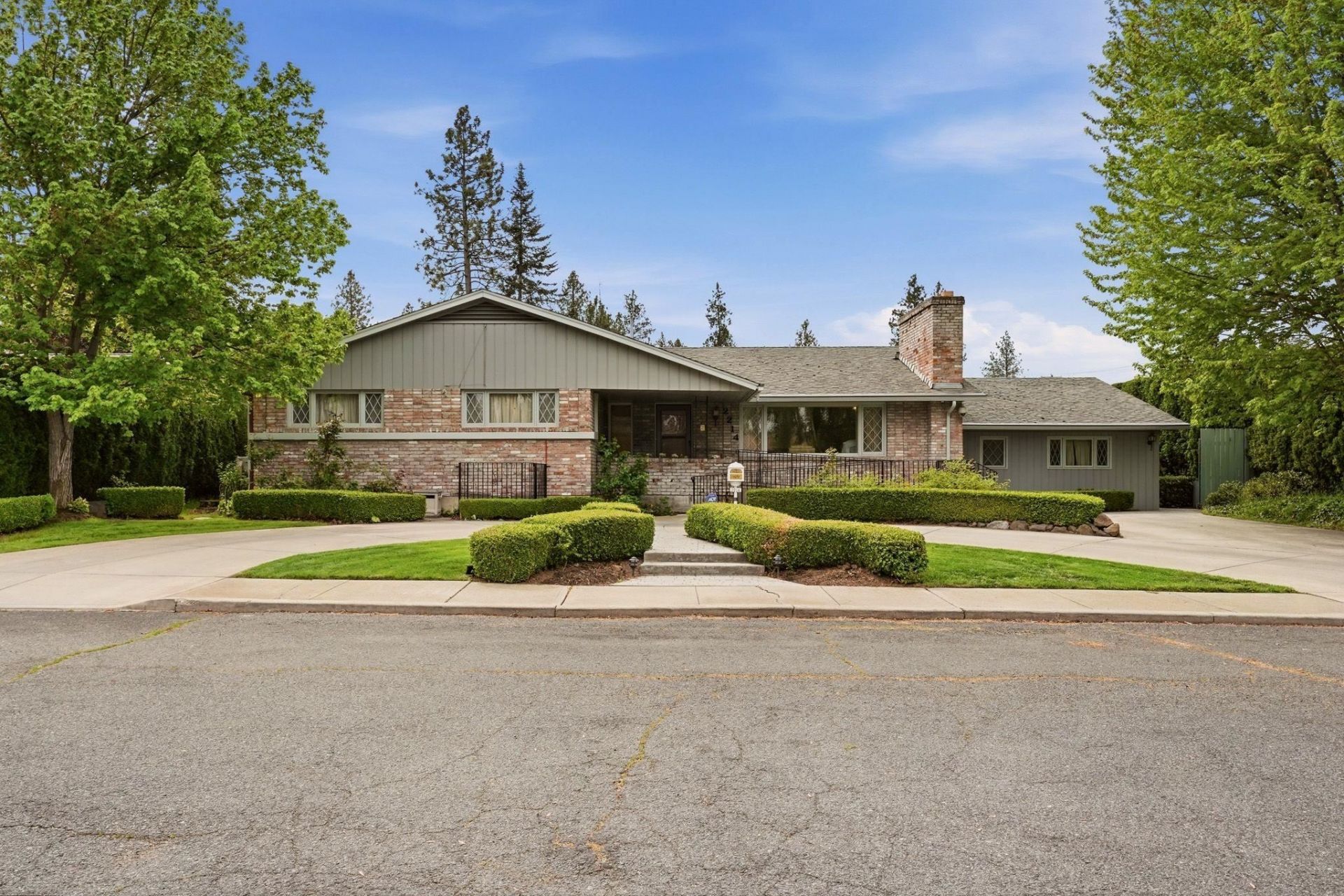2214 E 36th Ave, Spokane, WA 99203 Main Photo
